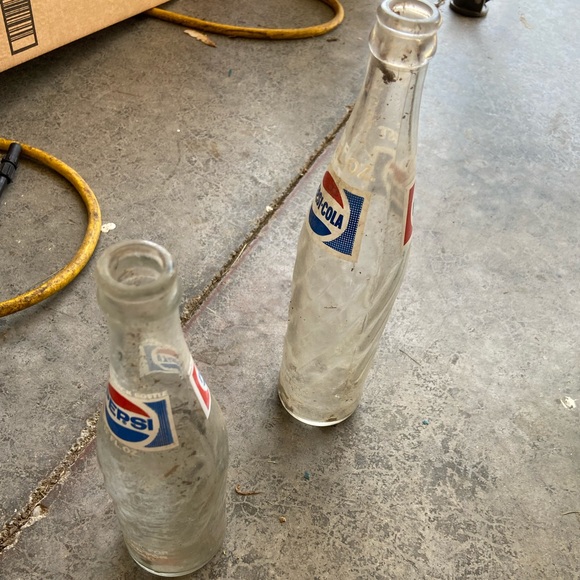 2 Antique Vintage Swirl Pepsi bottles 12oz & 16oz - Picture 1 of 7